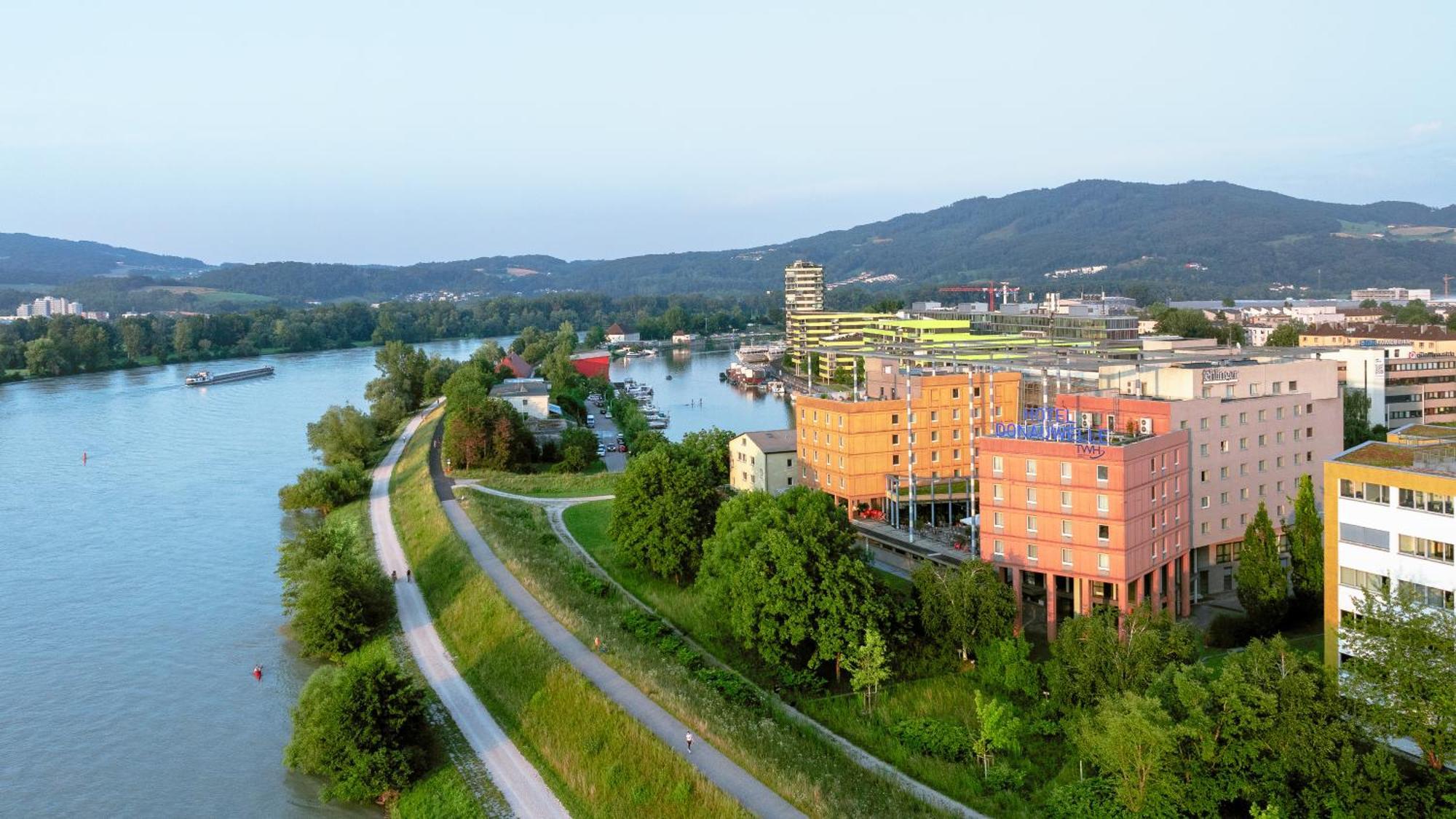 Trans World Hotel Donauwelle Linz Exterior photo